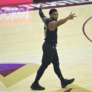 星空体育网页-米切尔用600场突破生涯15000分 现役第三快&amp;仅次于詹姆斯杜兰特